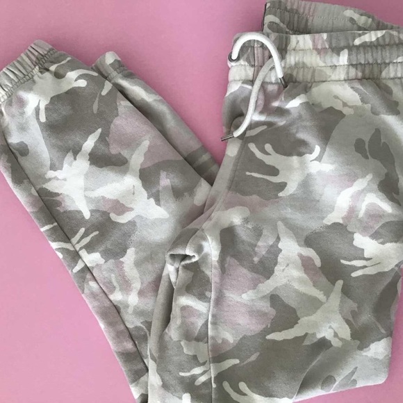 GAP XS Pink Camouflage Sweater & Sweatpants Set - Picture 4 of 4